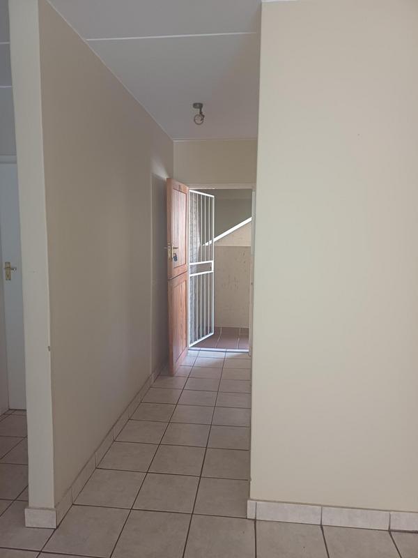 2 Bedroom Property for Sale in Rooihuiskraal North Gauteng