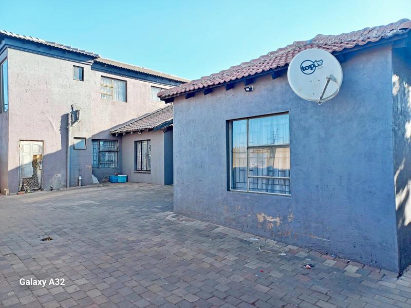 11 Bedroom Property for Sale in Clayville Gauteng