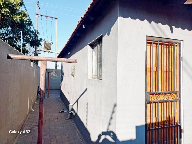 11 Bedroom Property for Sale in Clayville Gauteng