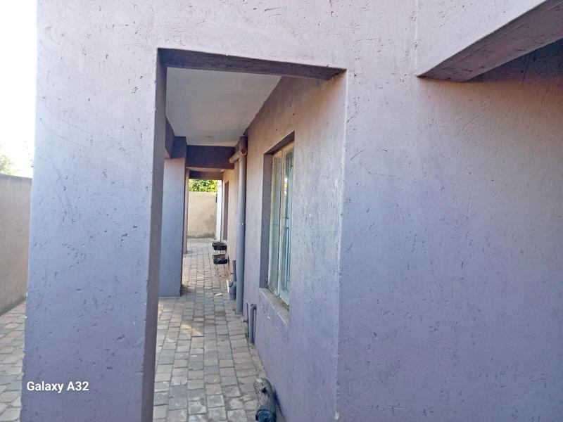 11 Bedroom Property for Sale in Clayville Gauteng