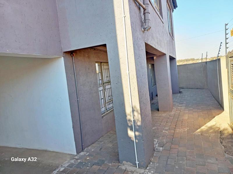 11 Bedroom Property for Sale in Clayville Gauteng