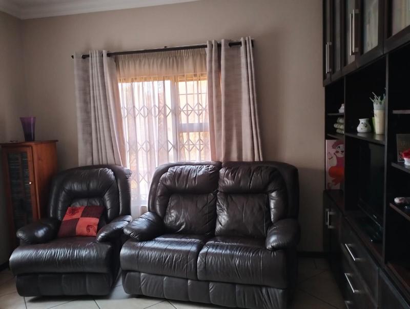 4 Bedroom Property for Sale in Vanderbijlpark SE 8 Gauteng