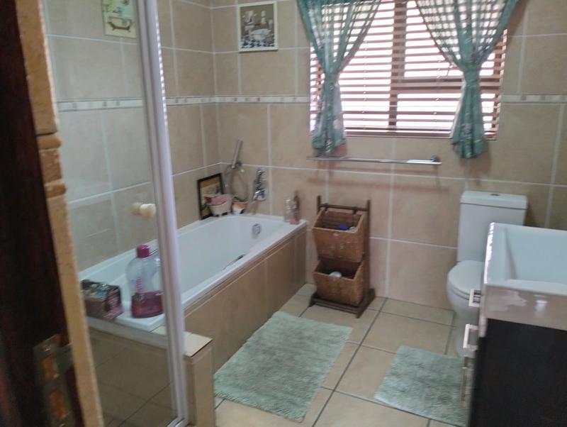 4 Bedroom Property for Sale in Vanderbijlpark SE 8 Gauteng