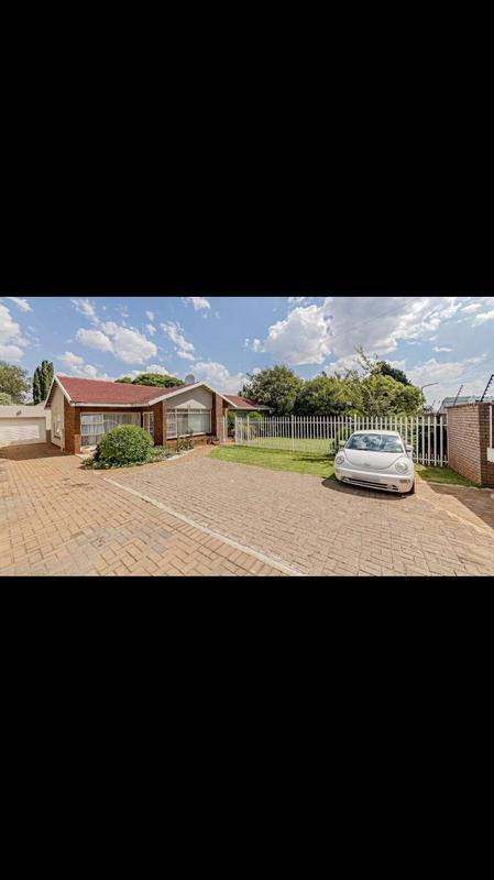 4 Bedroom Property for Sale in Roodepoort Gauteng