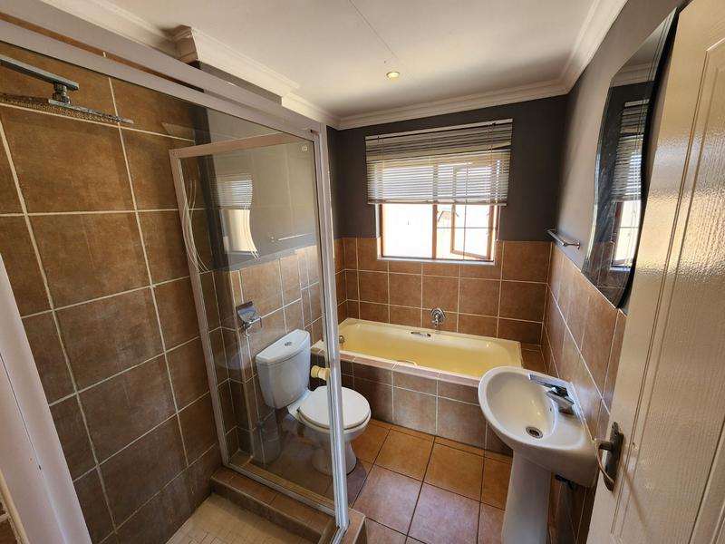 2 Bedroom Property for Sale in Montana Tuine Gauteng