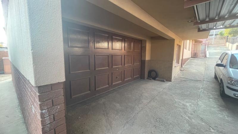 5 Bedroom Property for Sale in Laudium Gauteng