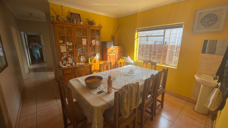 5 Bedroom Property for Sale in Laudium Gauteng