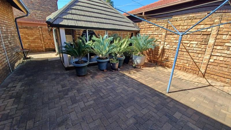 3 Bedroom Property for Sale in Theresa Park Gauteng