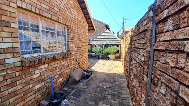 3 Bedroom Property for Sale in Theresa Park Gauteng