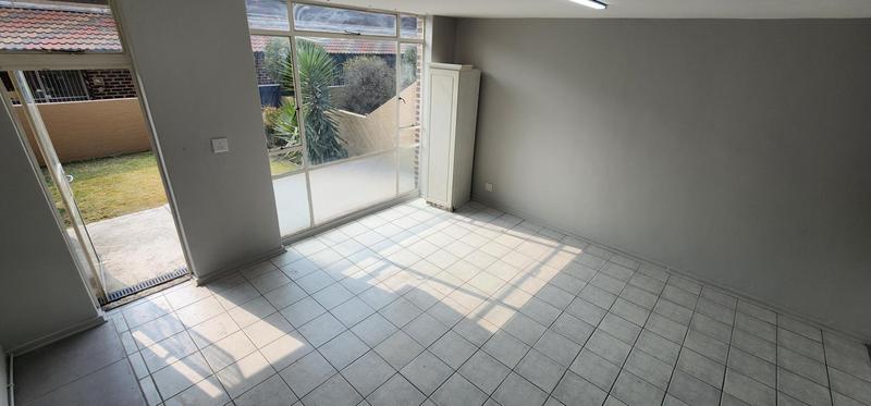 2 Bedroom Property for Sale in Dayanglen Gauteng