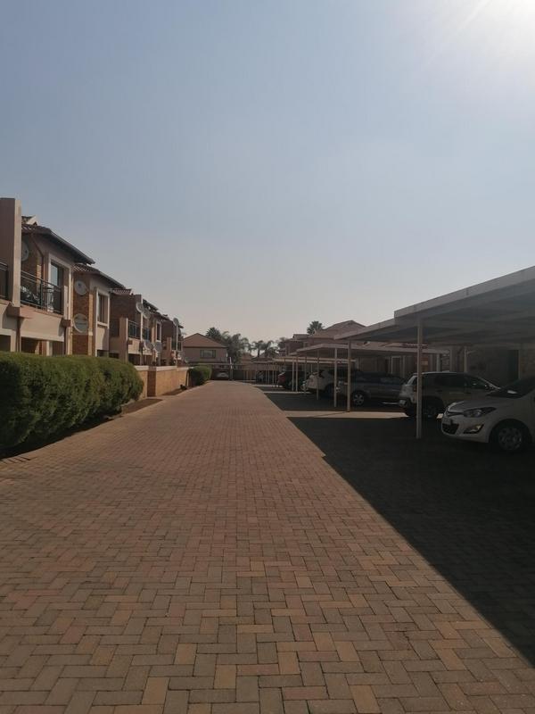 2 Bedroom Property for Sale in Sonneveld Gauteng