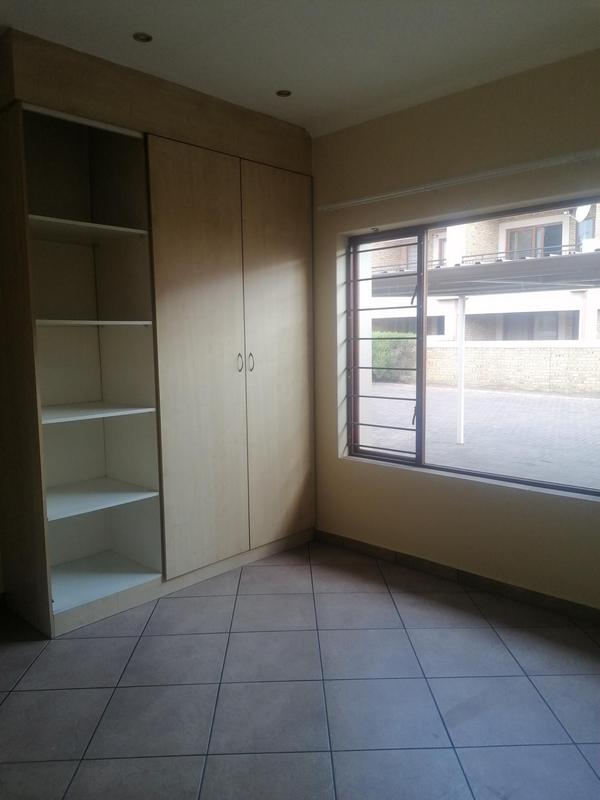 2 Bedroom Property for Sale in Sonneveld Gauteng