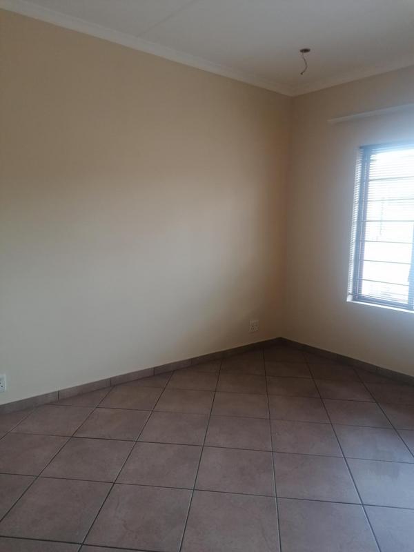 2 Bedroom Property for Sale in Sonneveld Gauteng