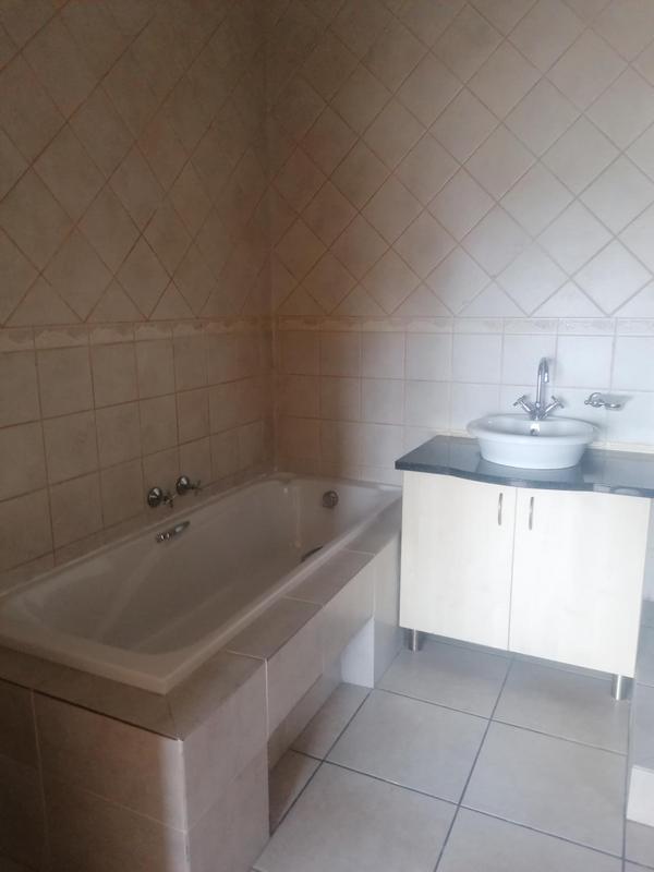 2 Bedroom Property for Sale in Sonneveld Gauteng