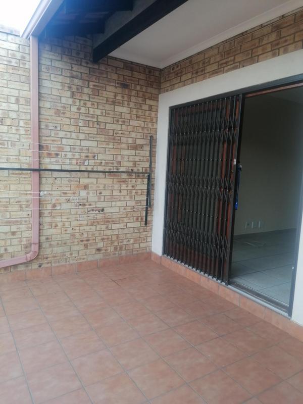 2 Bedroom Property for Sale in Sonneveld Gauteng