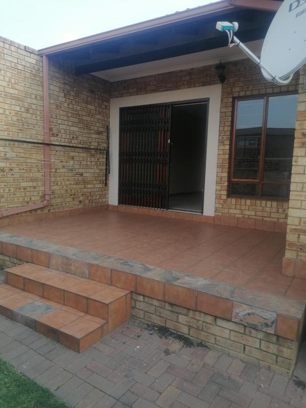 2 Bedroom Property for Sale in Sonneveld Gauteng