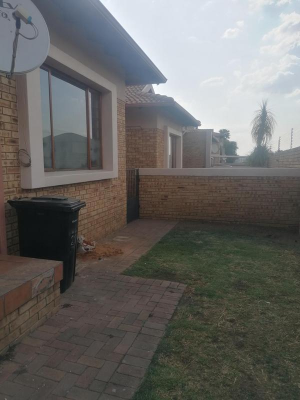 2 Bedroom Property for Sale in Sonneveld Gauteng