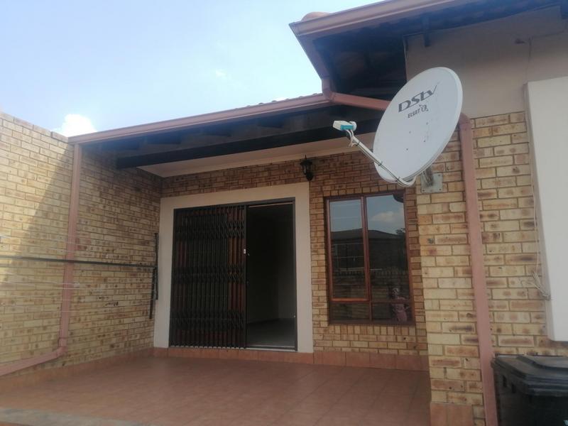 2 Bedroom Property for Sale in Sonneveld Gauteng