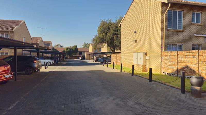 2 Bedroom Property for Sale in Willow Park Manor Gauteng