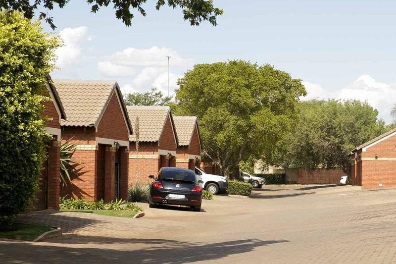 2 Bedroom Property for Sale in Stone Ridge Gauteng