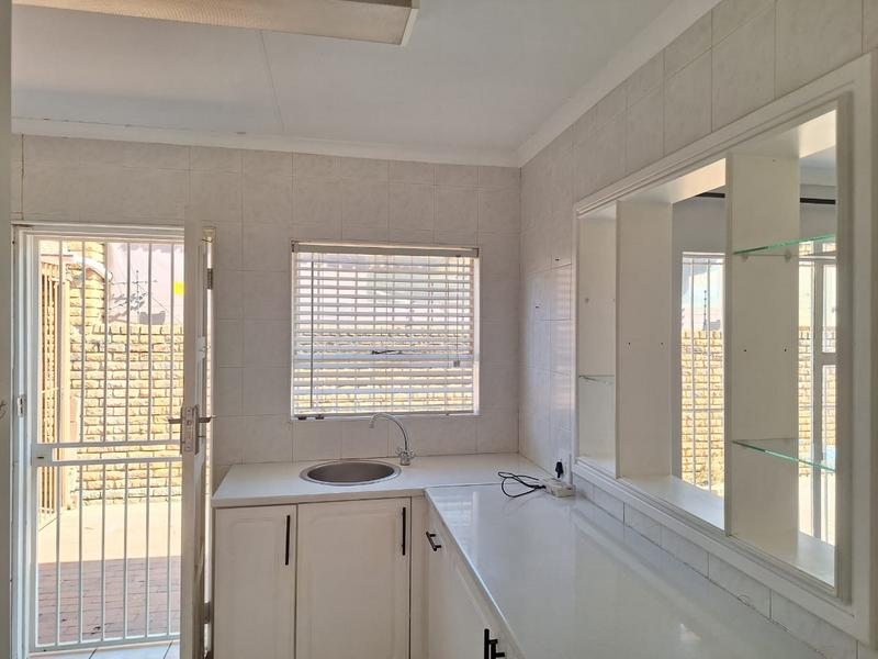 2 Bedroom Property for Sale in Strubenvale Gauteng