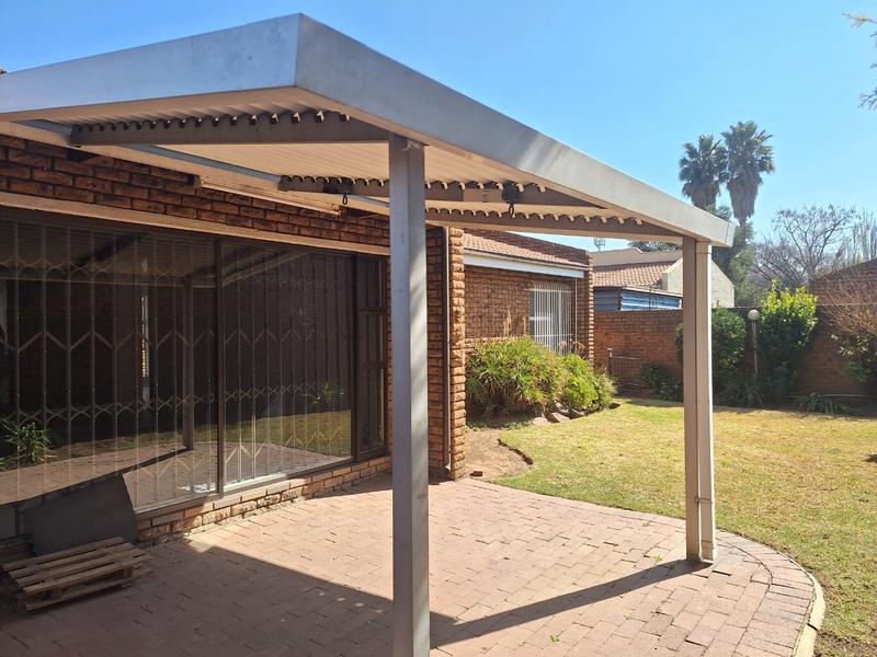 2 Bedroom Property for Sale in Strubenvale Gauteng