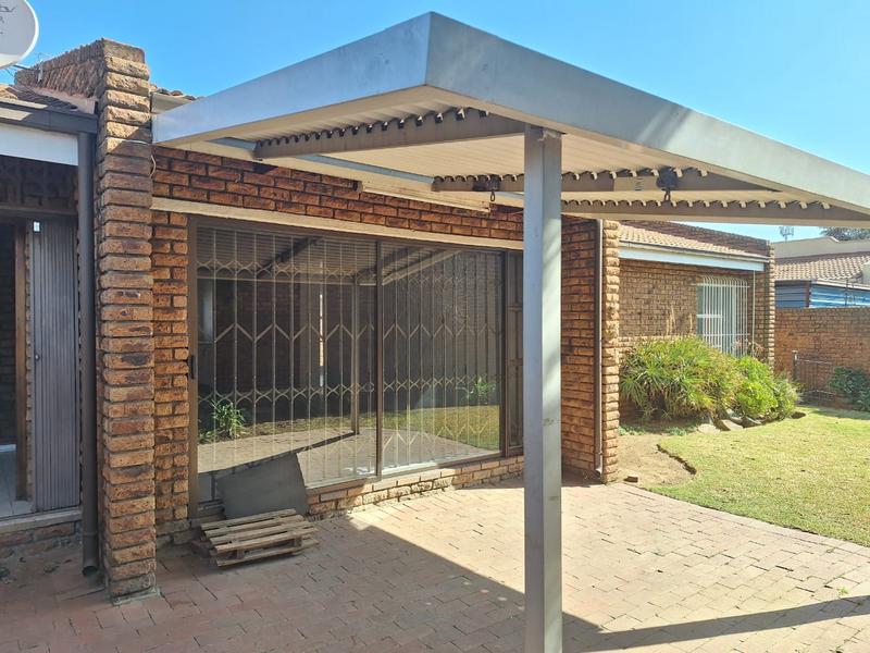 2 Bedroom Property for Sale in Strubenvale Gauteng