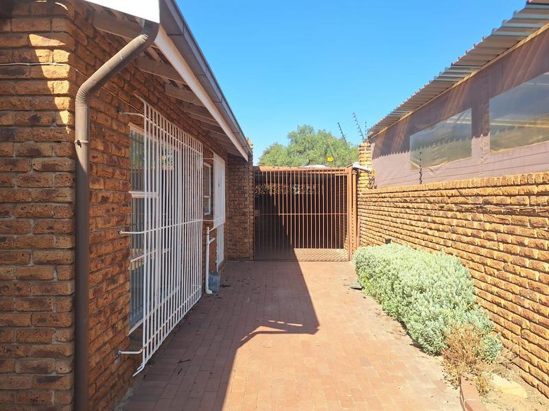 2 Bedroom Property for Sale in Strubenvale Gauteng