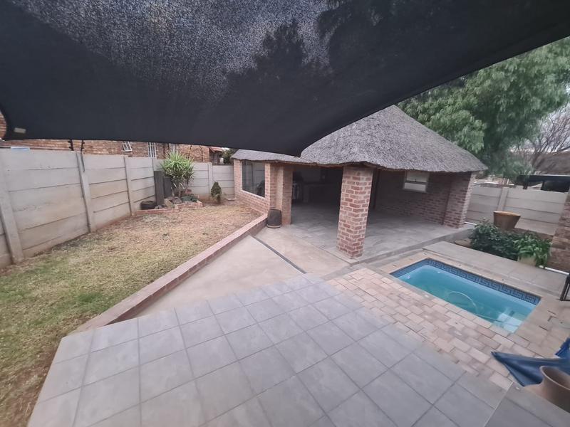 To Let 2 Bedroom Property for Rent in Highveld Gauteng