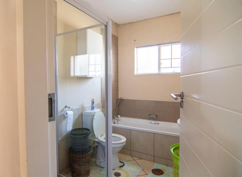 2 Bedroom Property for Sale in Noordwyk Gauteng