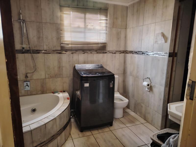 4 Bedroom Property for Sale in Lenasia Gauteng