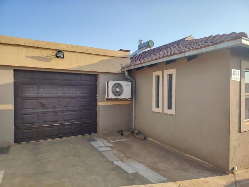 4 Bedroom Property for Sale in Lenasia Gauteng