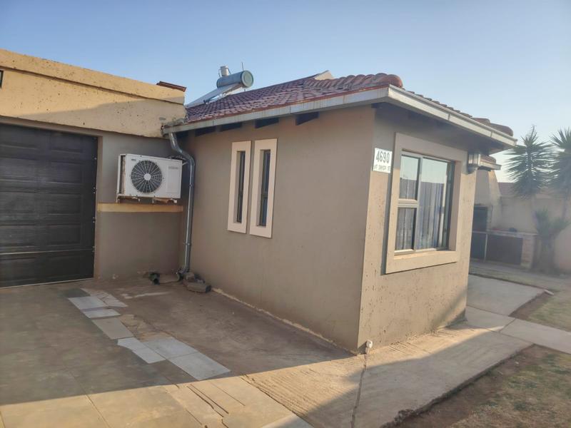 4 Bedroom Property for Sale in Lenasia Gauteng