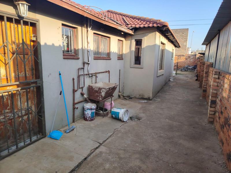 4 Bedroom Property for Sale in Lenasia Gauteng