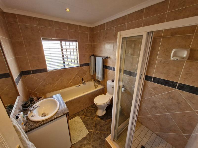 3 Bedroom Property for Sale in Monavoni Gauteng