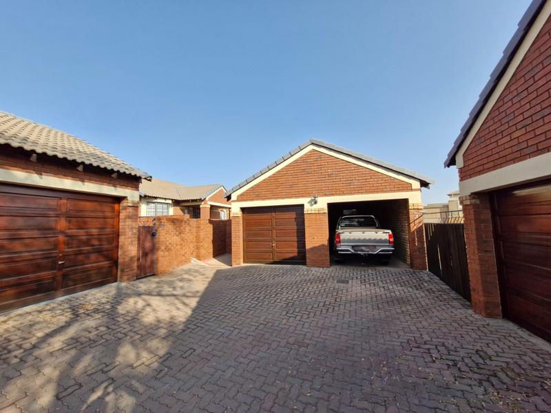 3 Bedroom Property for Sale in Monavoni Gauteng