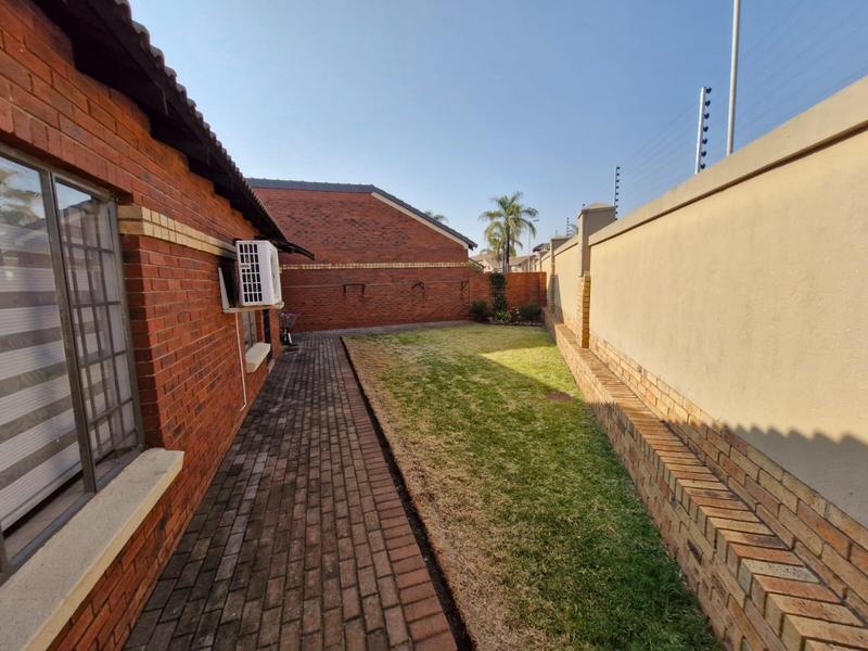 3 Bedroom Property for Sale in Monavoni Gauteng