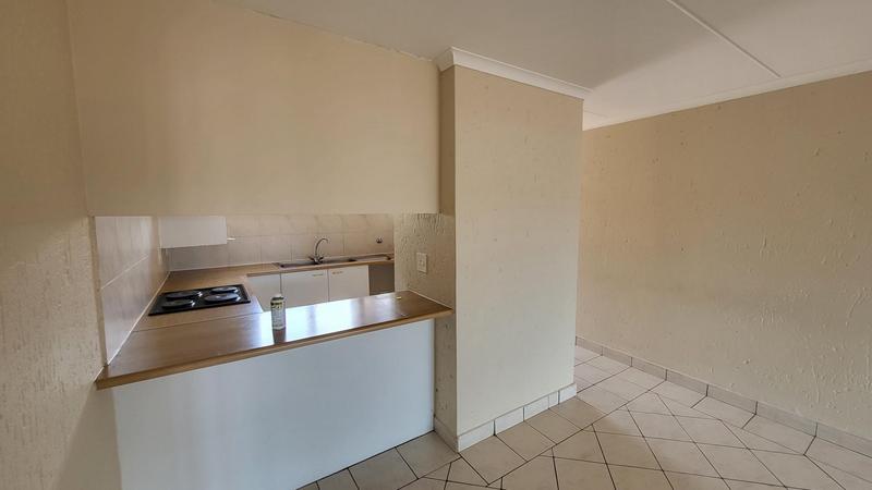 To Let 2 Bedroom Property for Rent in Ridgeway Gauteng