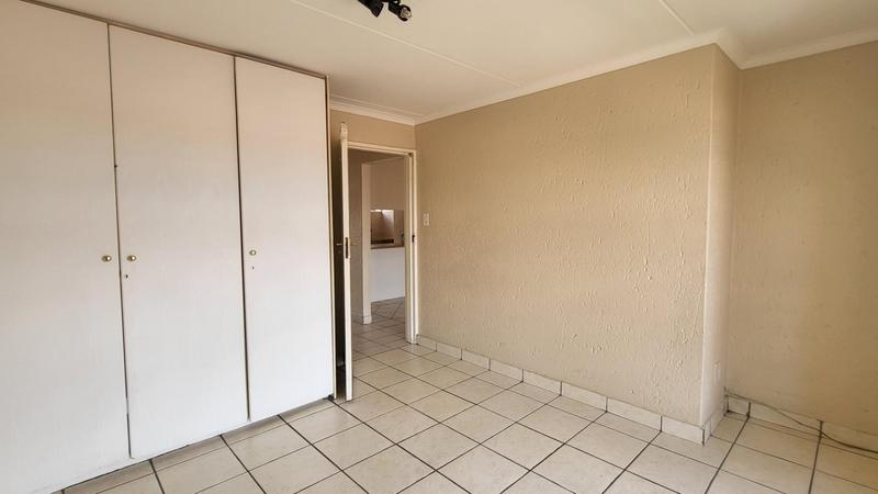 To Let 2 Bedroom Property for Rent in Ridgeway Gauteng