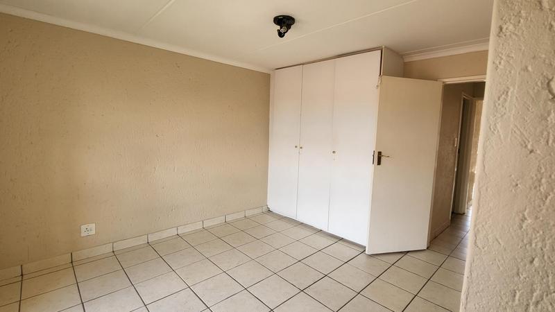 To Let 2 Bedroom Property for Rent in Ridgeway Gauteng