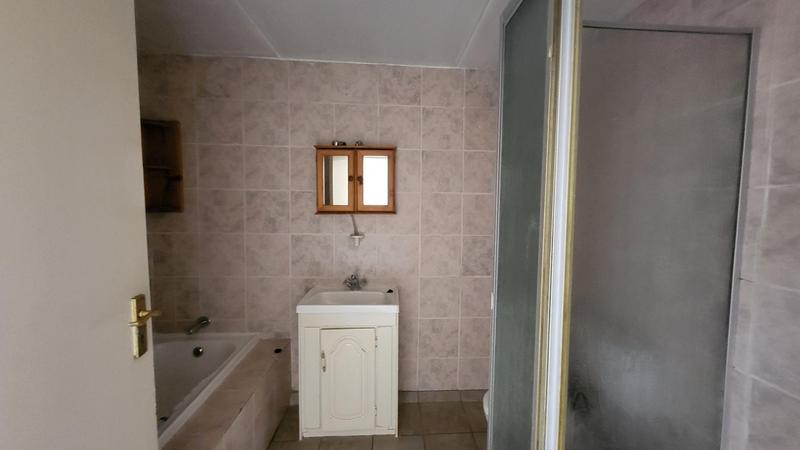 To Let 2 Bedroom Property for Rent in Ridgeway Gauteng