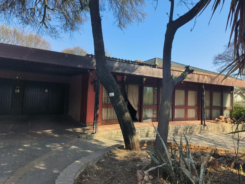 7 Bedroom Property for Sale in Eldoraigne Gauteng