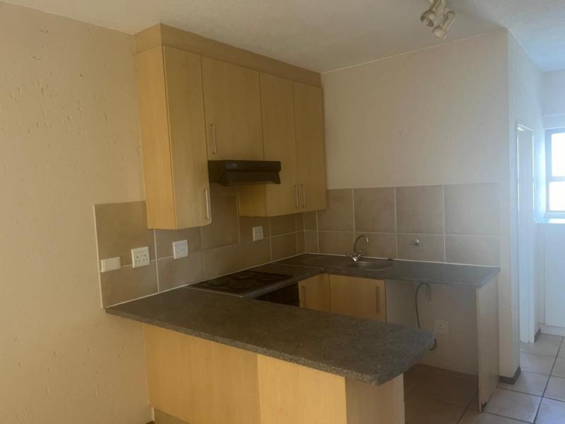 To Let 1 Bedroom Property for Rent in Lonehill Gauteng