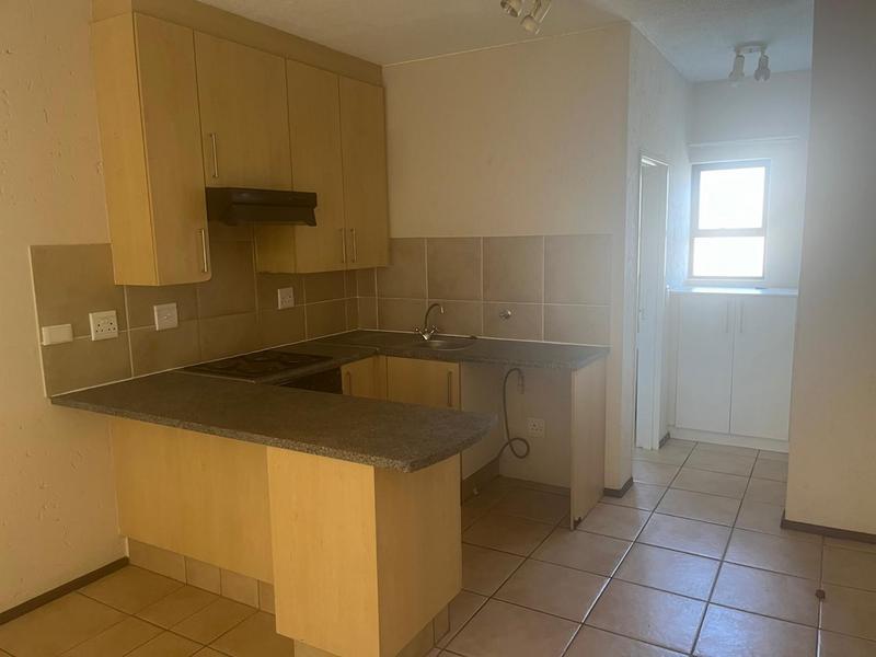 To Let 1 Bedroom Property for Rent in Lonehill Gauteng