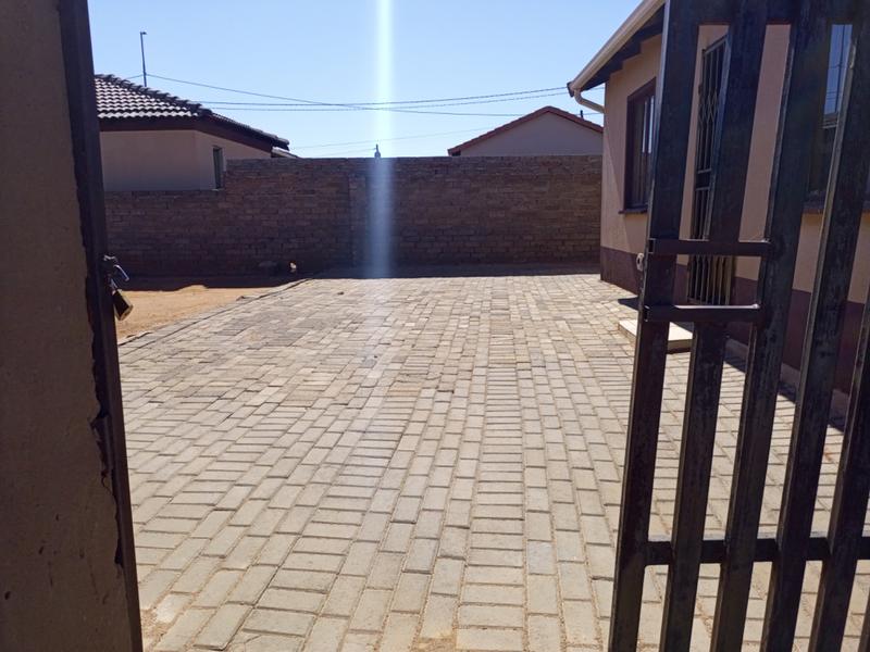 2 Bedroom Property for Sale in Protea Glen Gauteng