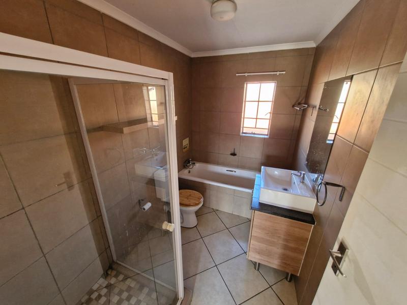 3 Bedroom Property for Sale in Monavoni Gauteng