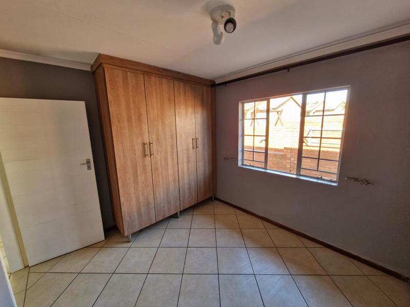 3 Bedroom Property for Sale in Monavoni Gauteng