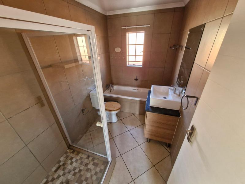 3 Bedroom Property for Sale in Monavoni Gauteng