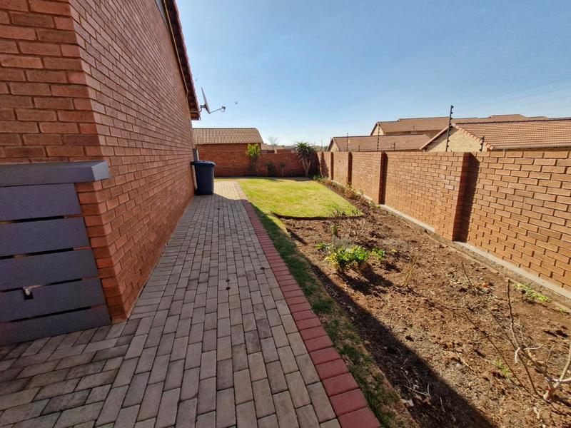 3 Bedroom Property for Sale in Monavoni Gauteng