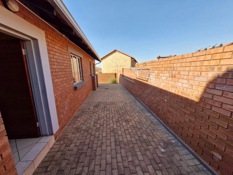 3 Bedroom Property for Sale in Monavoni Gauteng